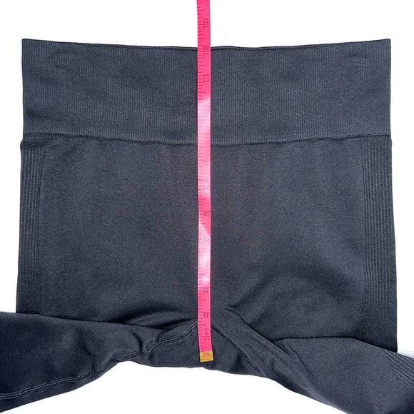 PINK Active Victoria’s Secret Black Seamless Athletic Leggings Size M/L - Picture 10 of 11